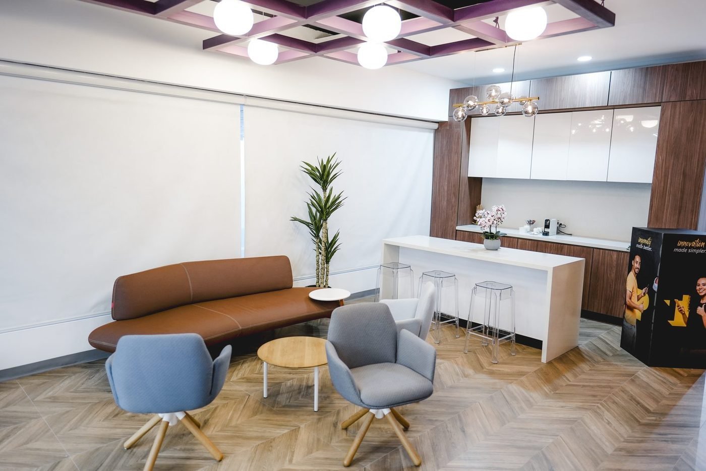 Lounge y barra